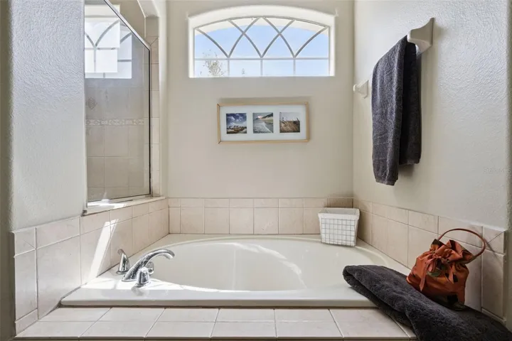 MASTER SEPARATE SOAKING TUB