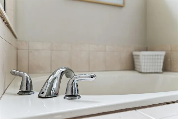 SOAKING TUB