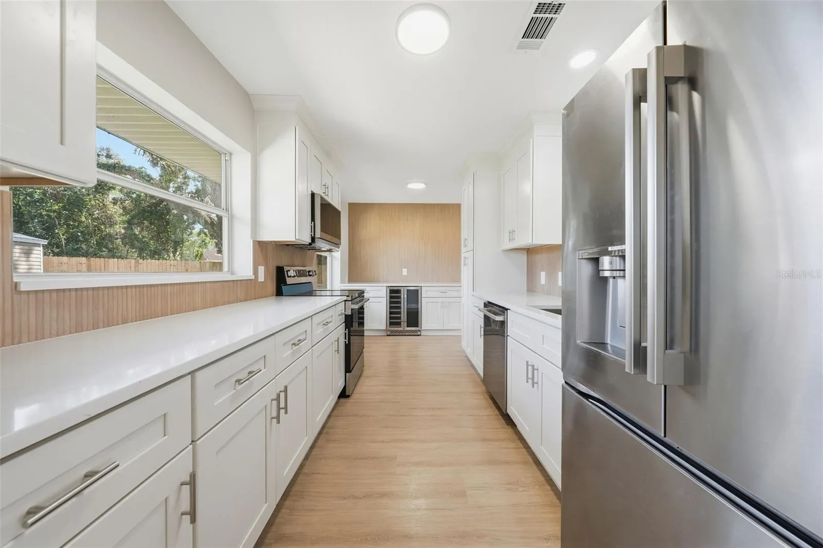 Quartz countertops and plenty of storage