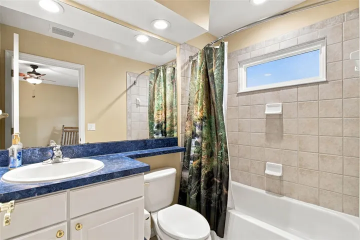 Bath 4 Upstairs