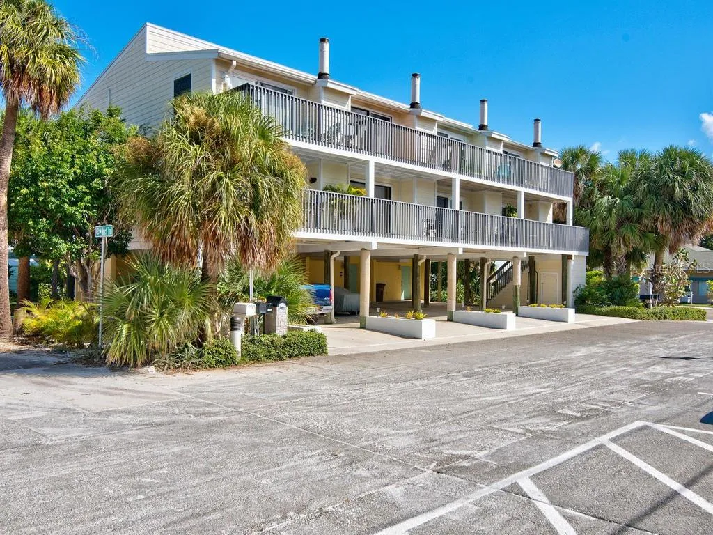 Only 4 townhomes in community