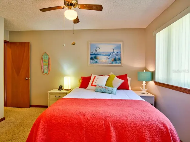 Queen bed Guest bedroom