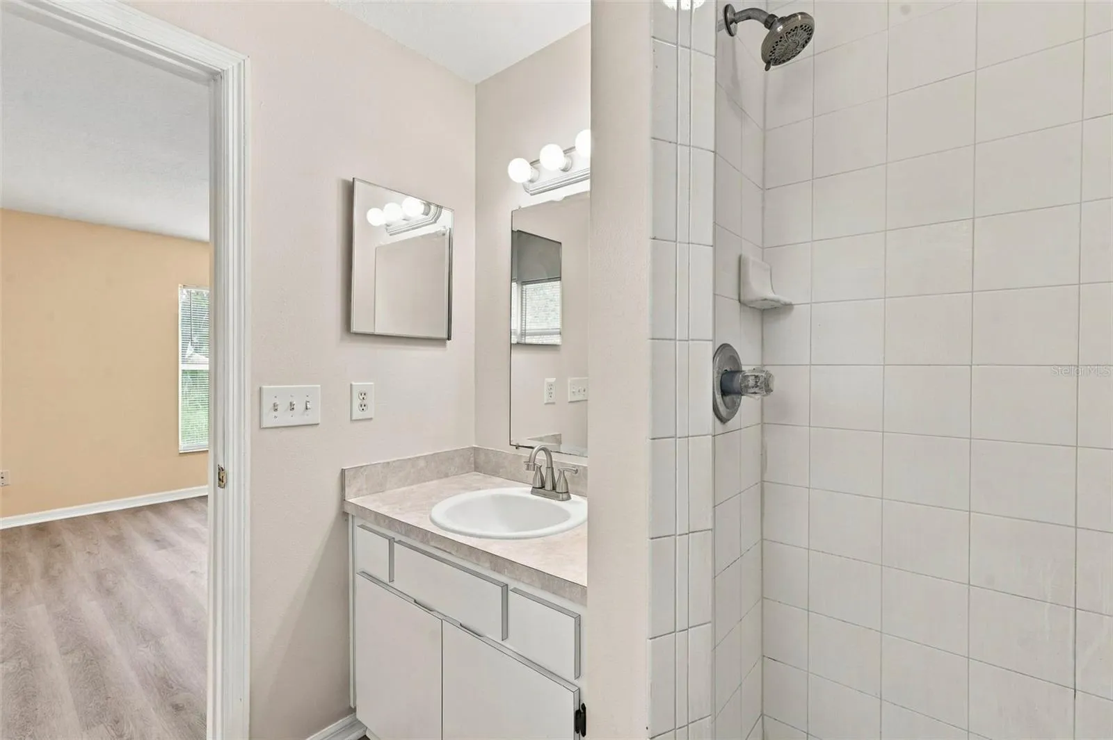 Primary Bedroom with En-Suite Bathroom