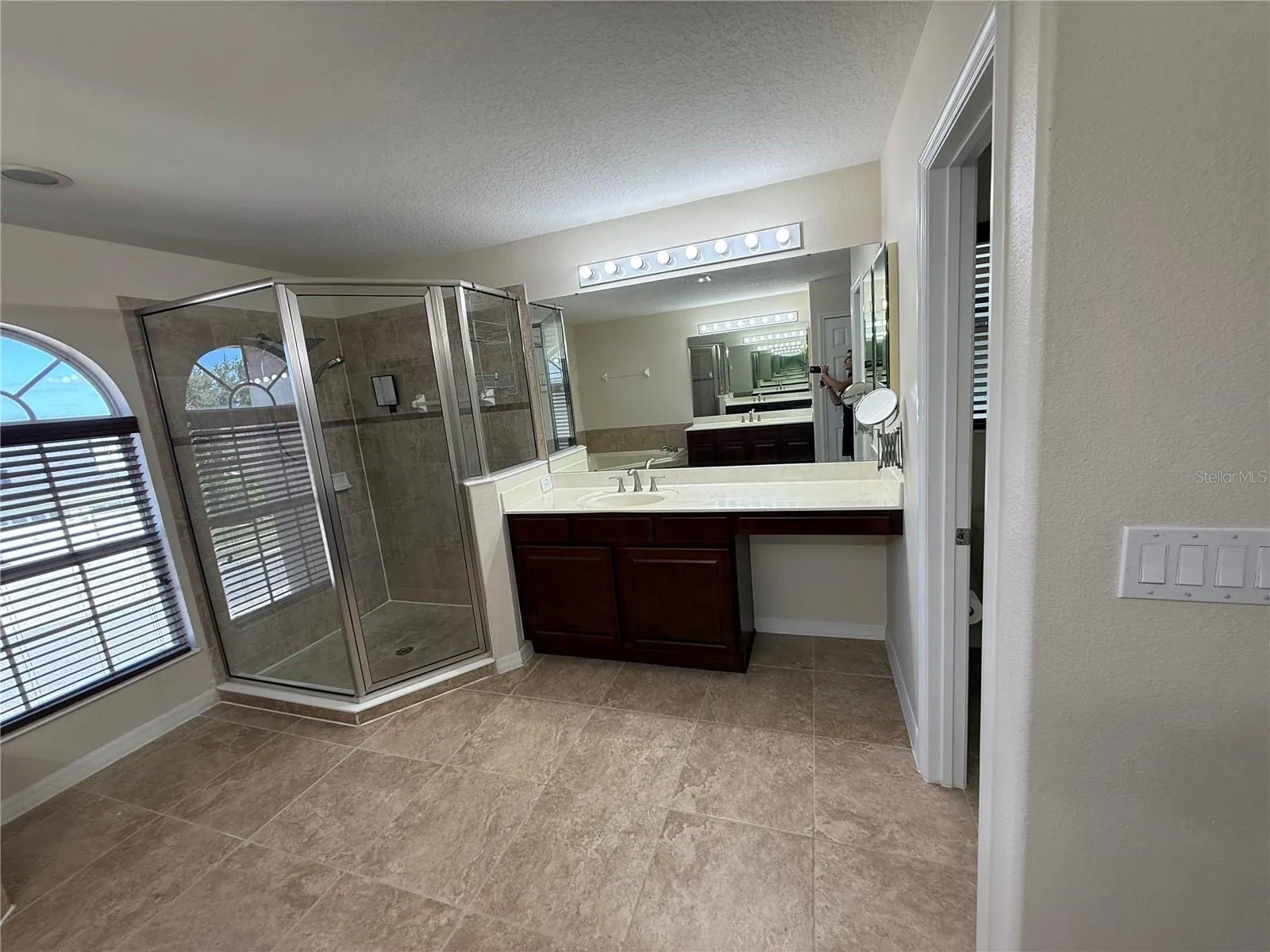 Shower stall