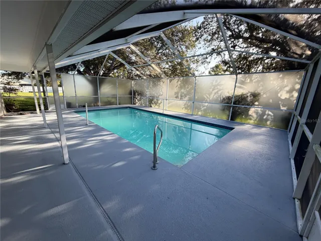 Pool and Screen Enclosure w Privacy Screens