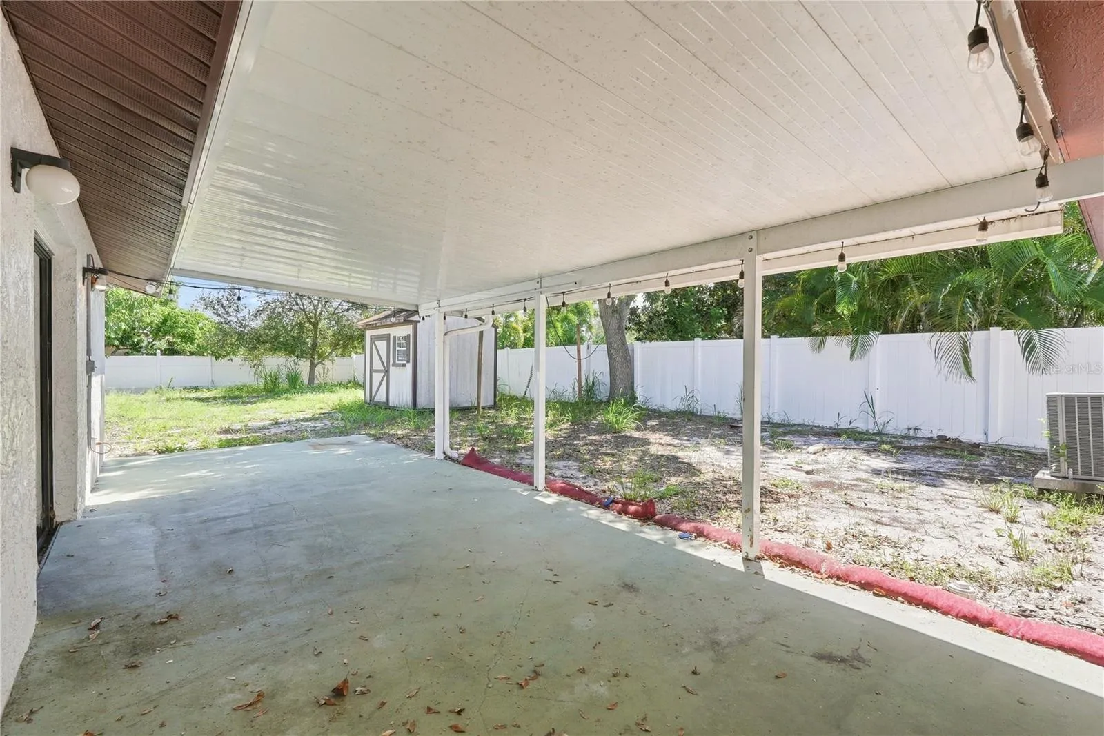 Access to the backyard