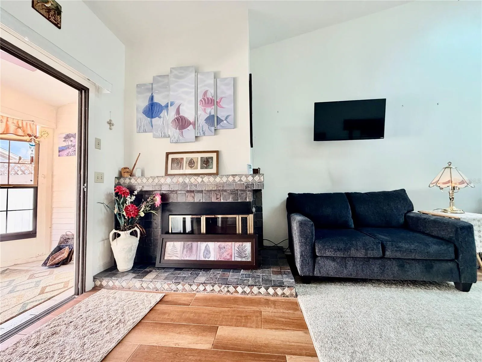 Wood burning fireplace. Gas is available.