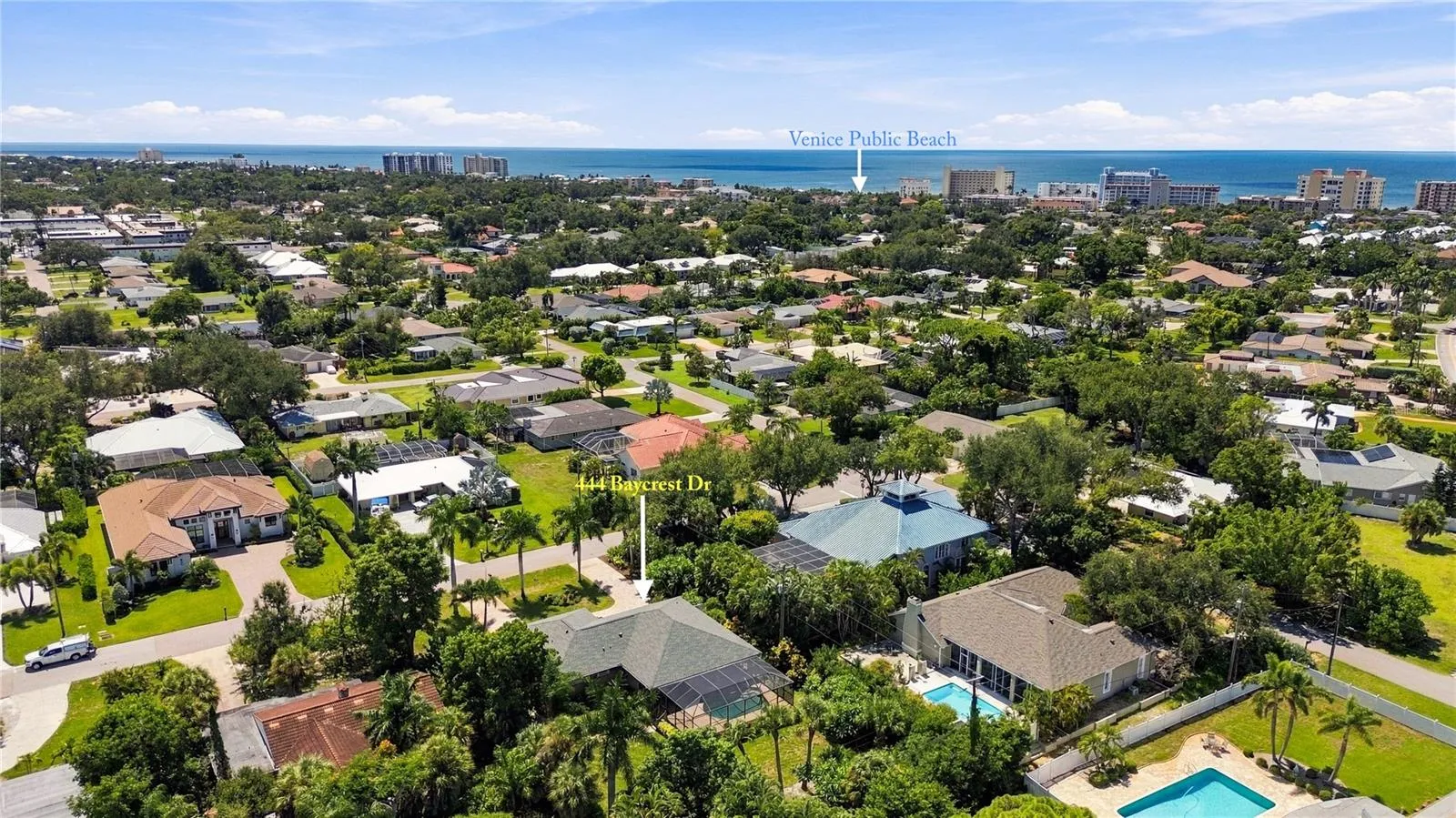 This home is a 7-10 minute walk to downtown Venice, and a 10 minute walk to Venice Public beach (~0.7 miles)