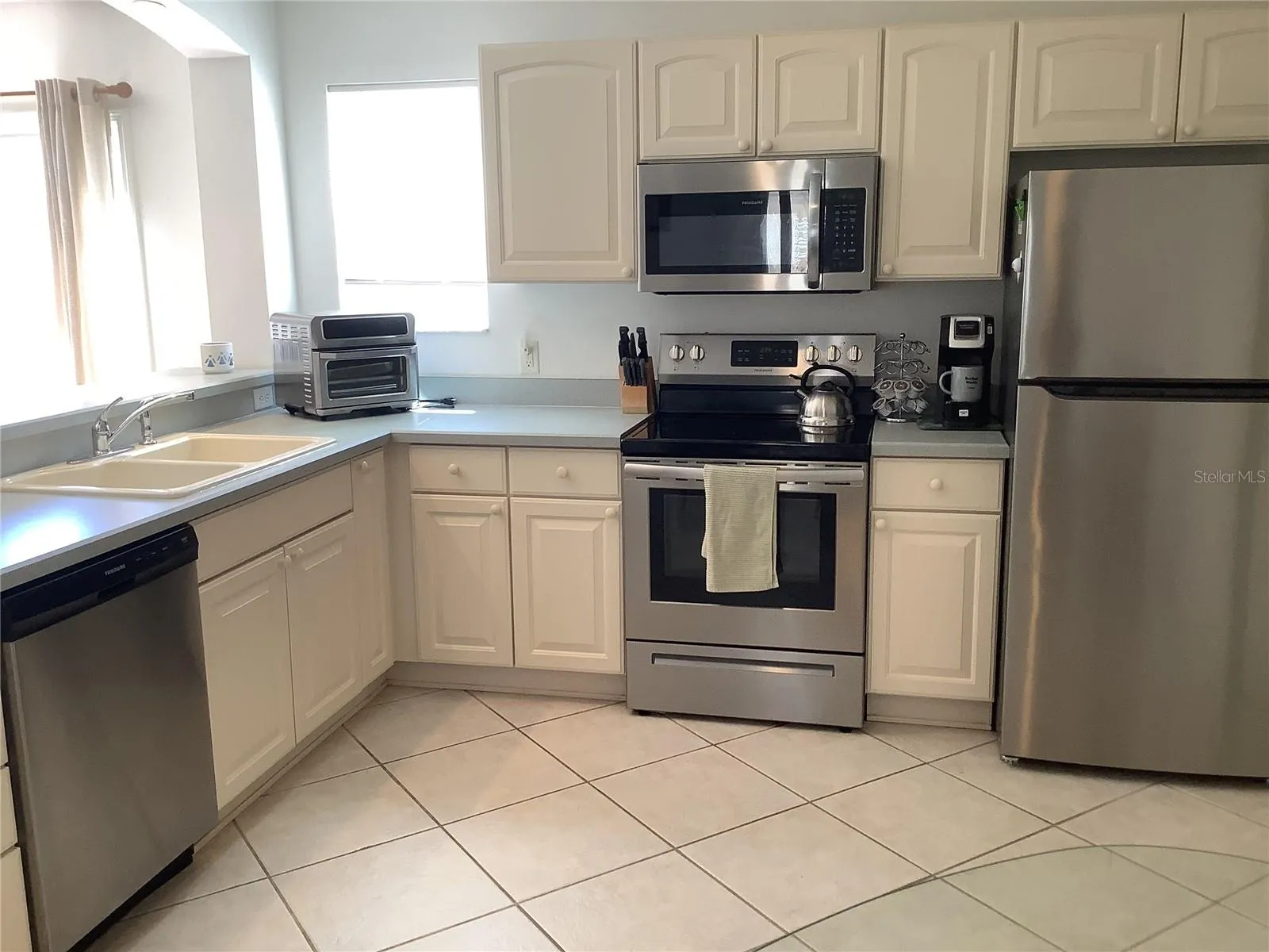 Kitchen/Gas Range