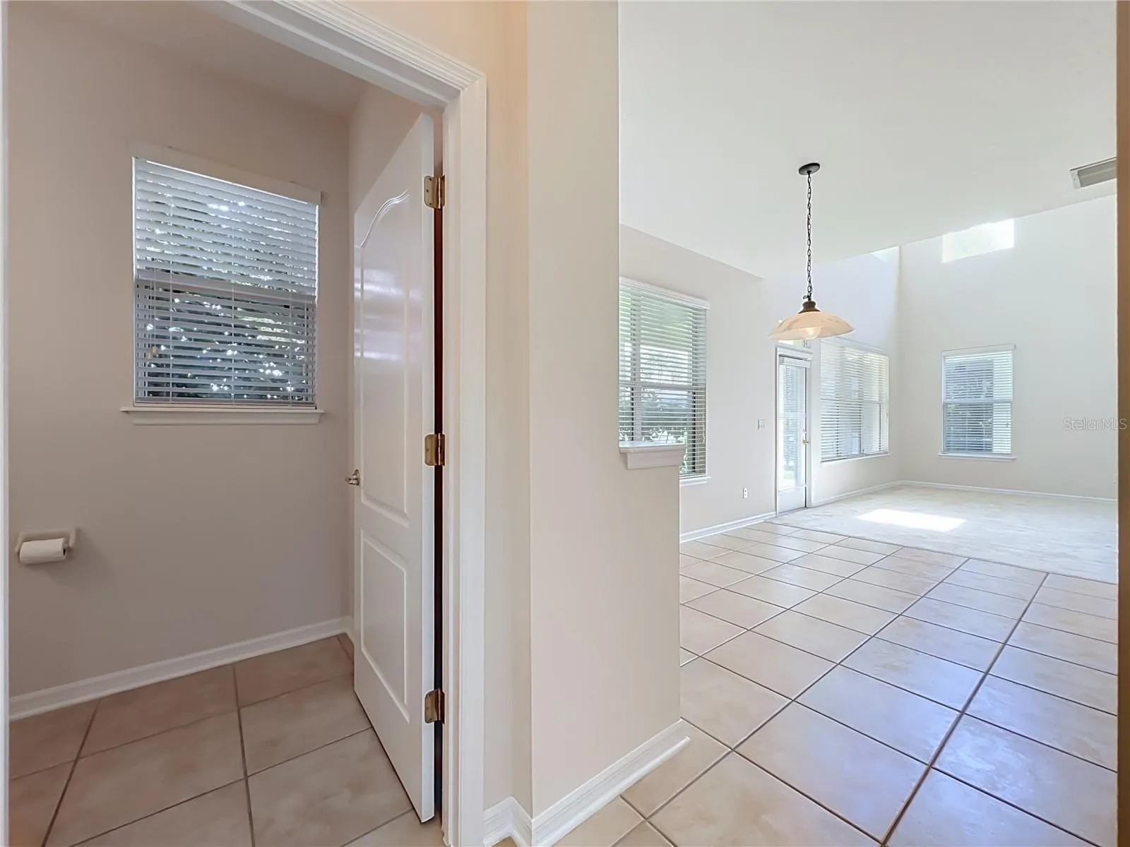 1st floor 1/2 bath off the dinette/kitchen area