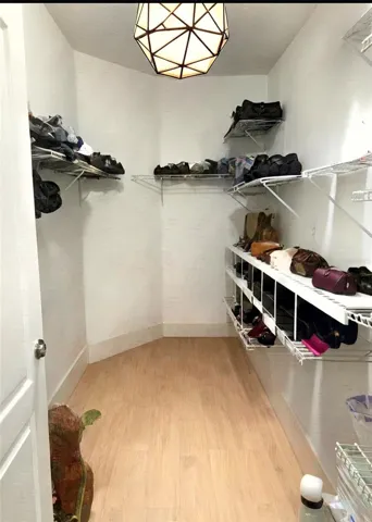 Master BedRoom Walking Closet