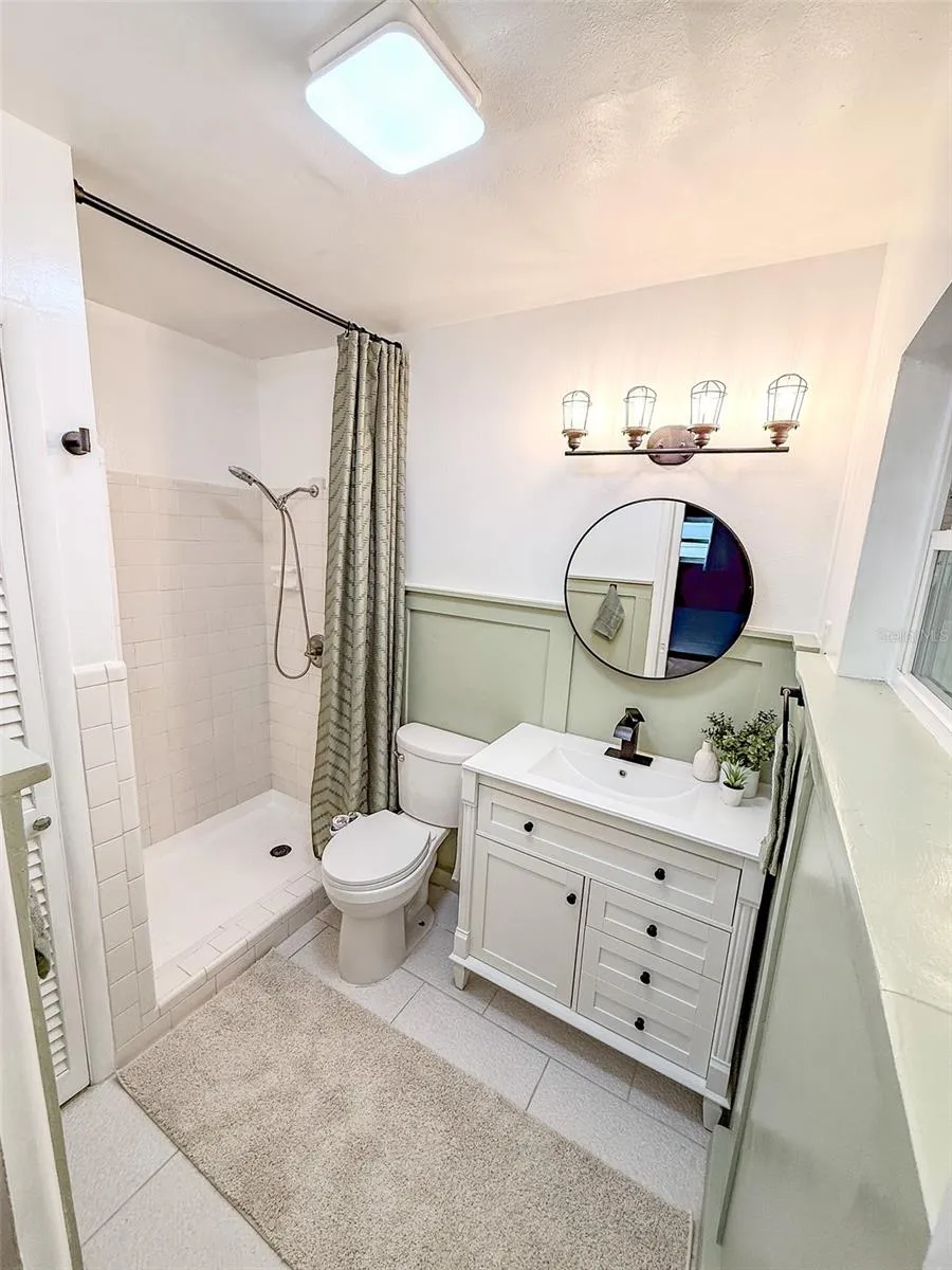 Primary En Suite Shower