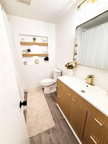 Guest Bathroom 3