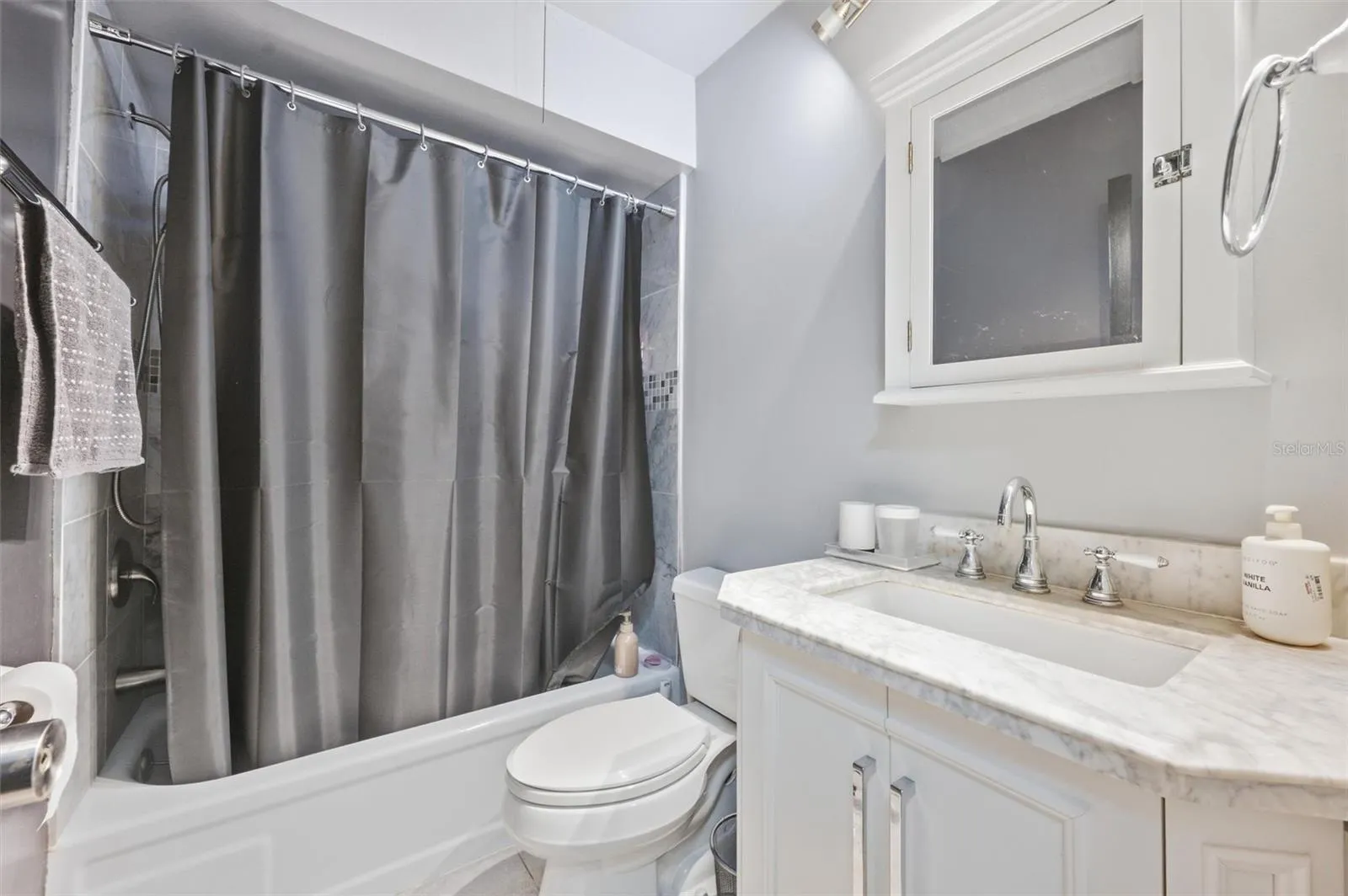 The 2nd Bathroom in the Hallway between the two bedrooms