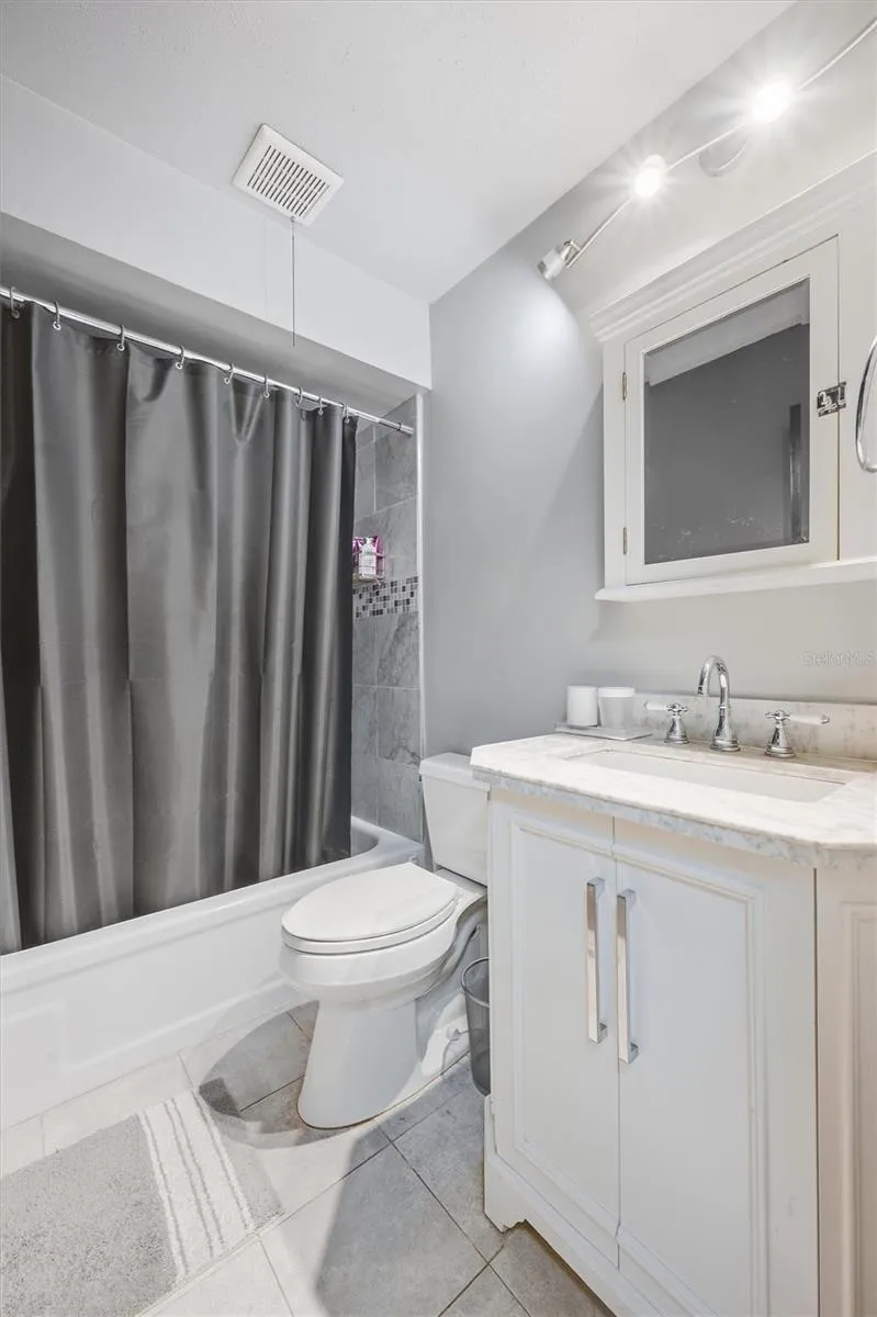 The 2nd Bathroom in the Hallway between the two bedrooms