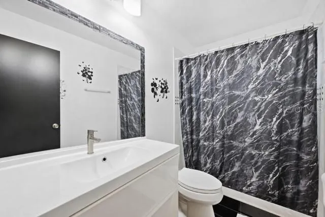 The en-suite bathroom with the walk-in shower