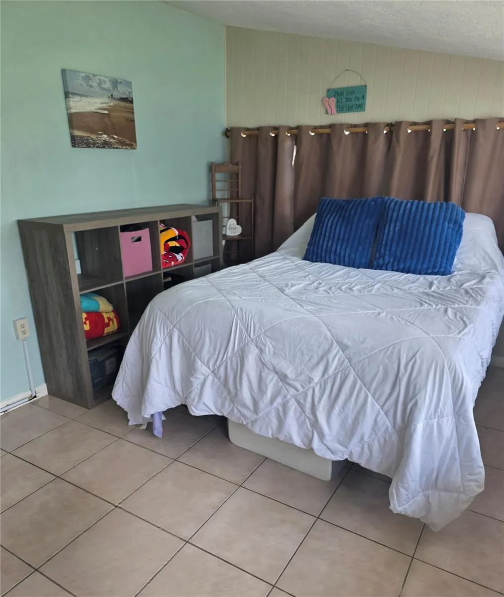 This bonus room/Flex space comes complete with window unit