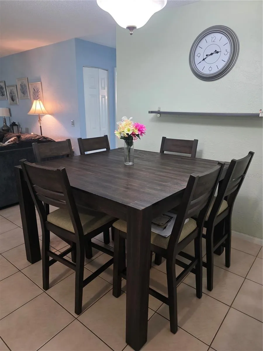 Dining room space right off the kitchen