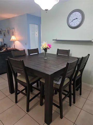 Dining room space right off the kitchen