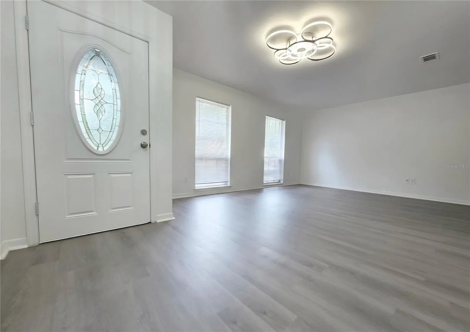 Foyer / Living room