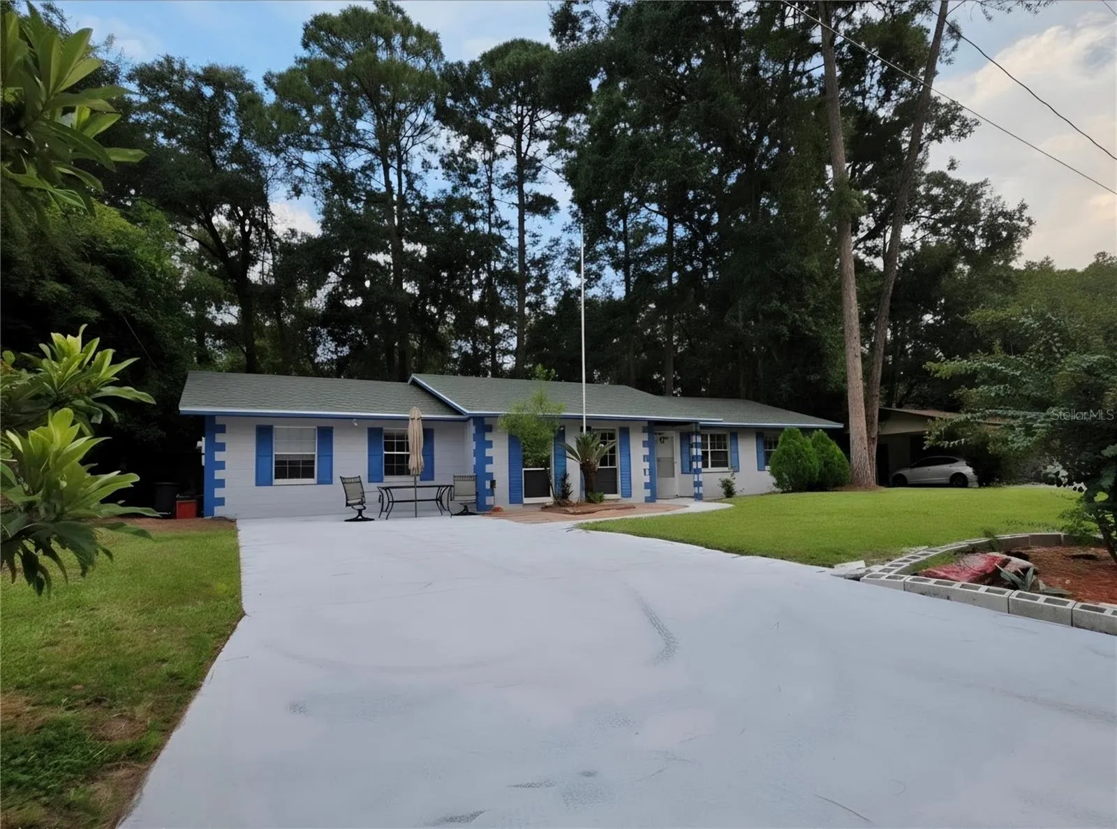 Front / driveway
