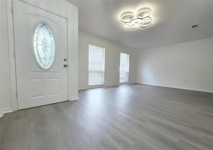 Foyer / Living room