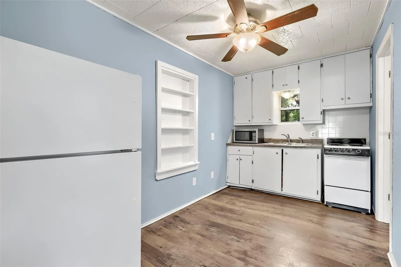 Apartment Kitchenette