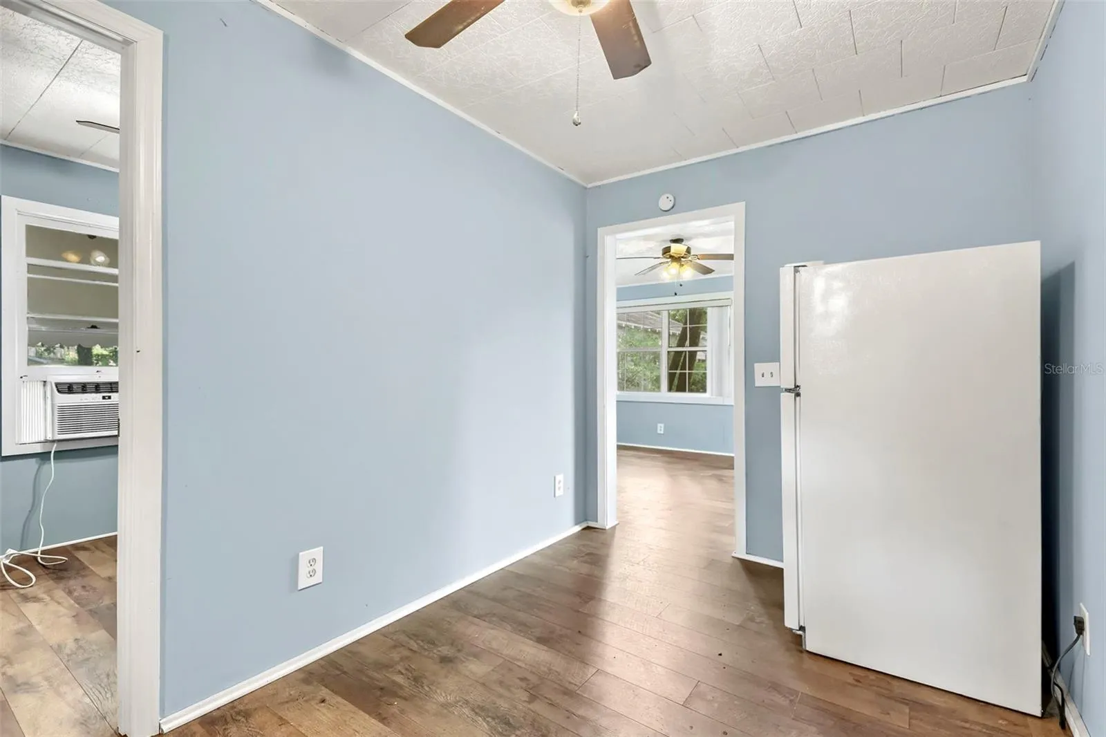 View showing the apartment's living room / Kitchen / Bedroom entrance