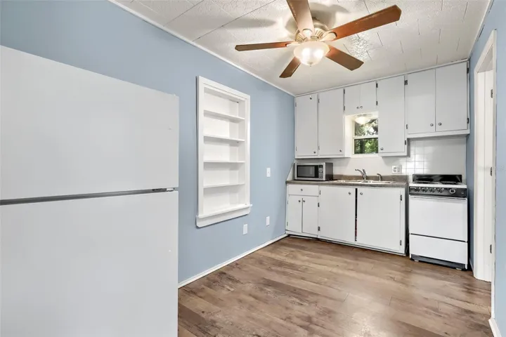 Apartment Kitchenette