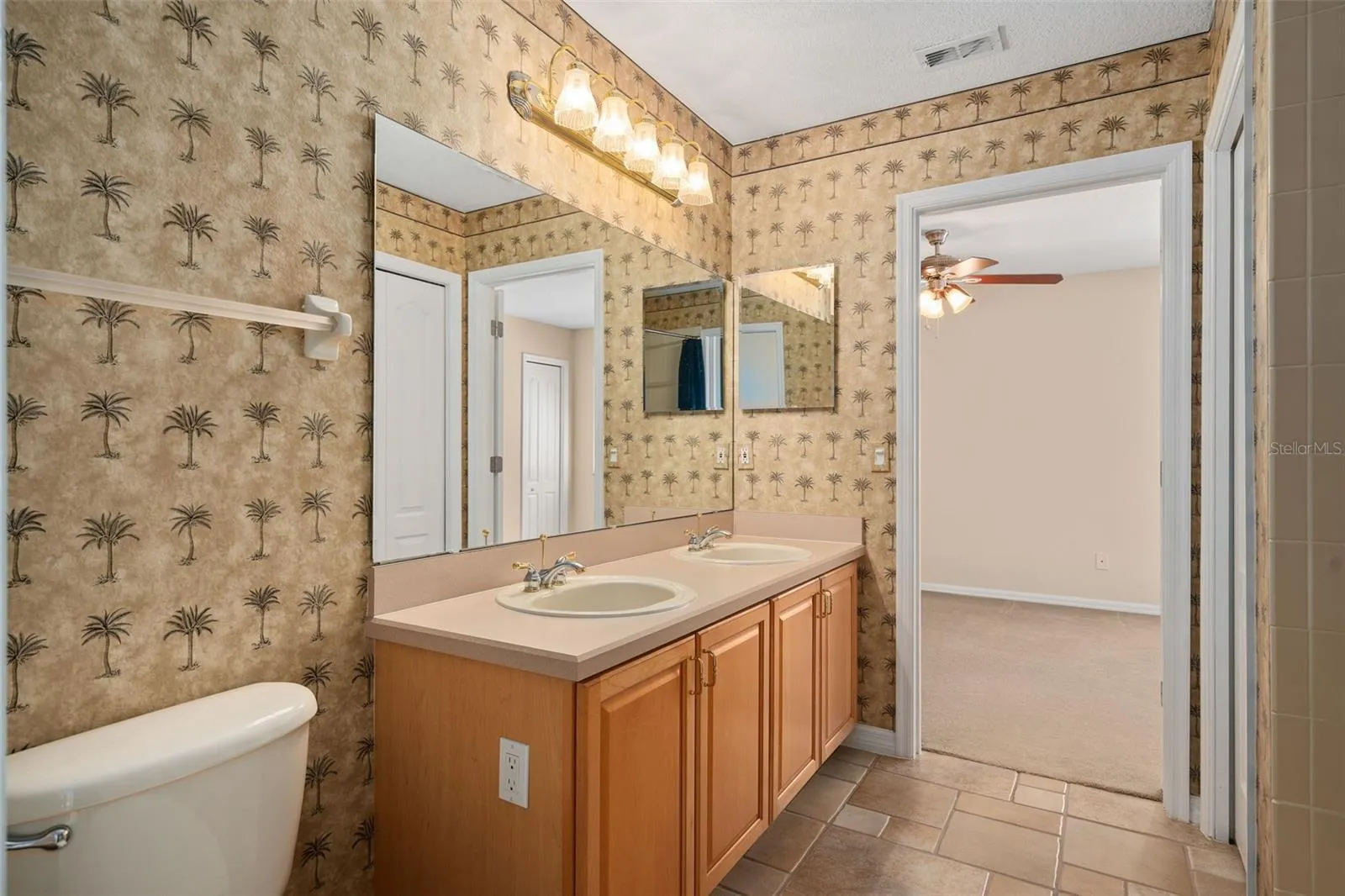 Bathroom 4 - Jack & Jill Bath