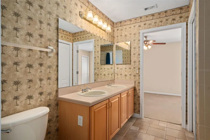 Bathroom 4 - Jack & Jill Bath
