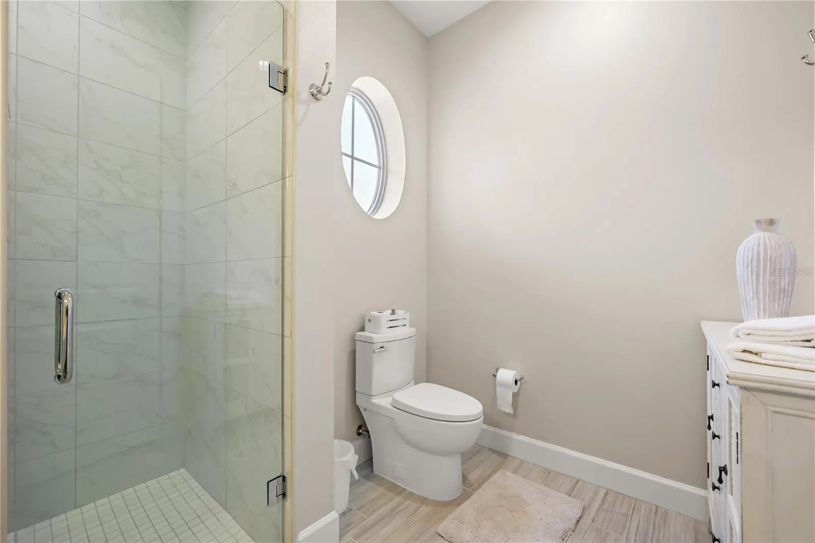Bedroom 1 - 1st Floor - En-suite Bathroom