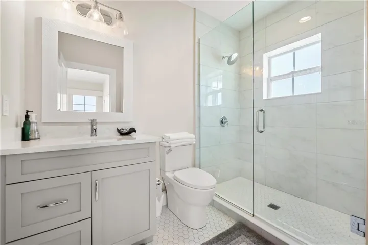 Bedroom 5 - 3rd Floor - En-suite Bathroom