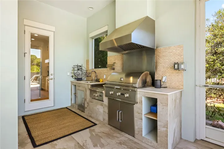Outdoor Kitchen