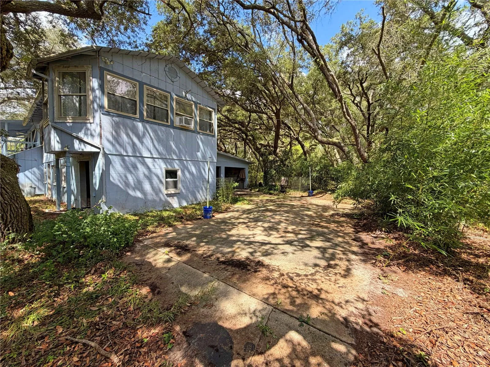 pavement drive way to the 2-car garage
