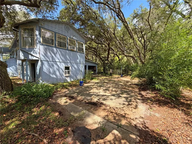 pavement drive way to the 2-car garage