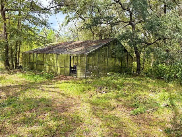 1350 Sqft Screened Area