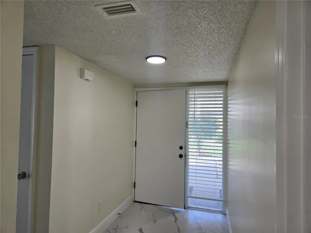 Bright entrance with window and blinds