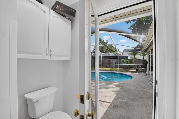 Bath 2 w/Pool Access