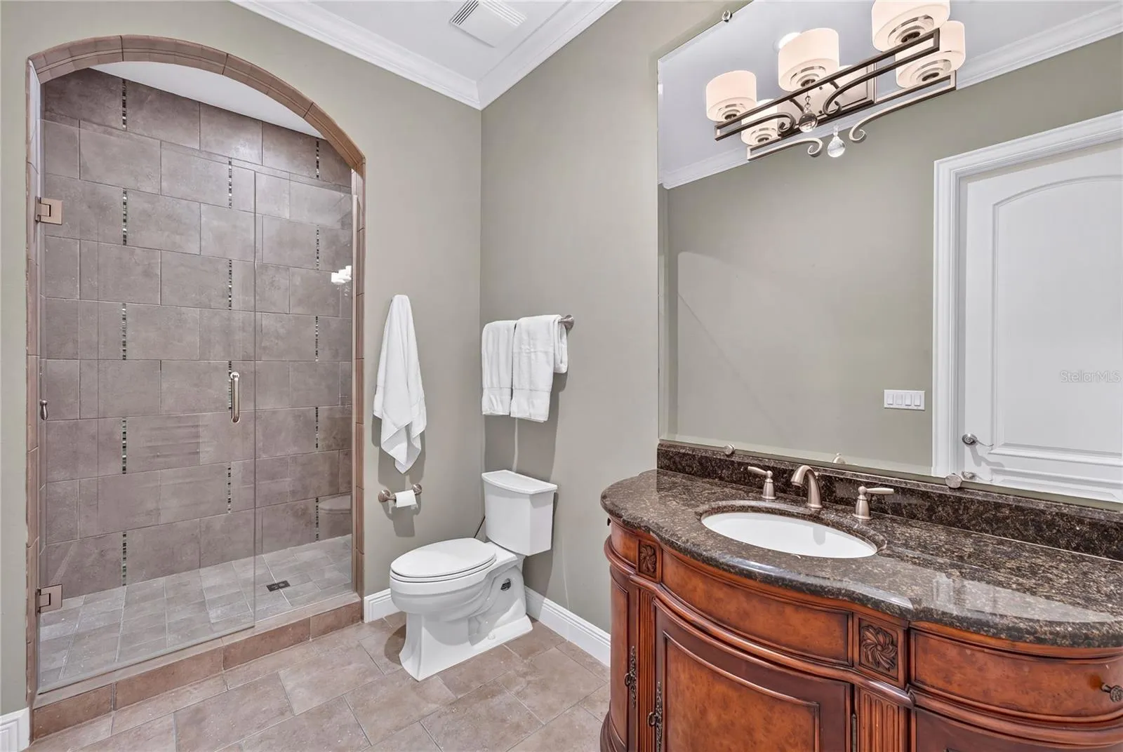 Bedroom 3 ensuite bath.