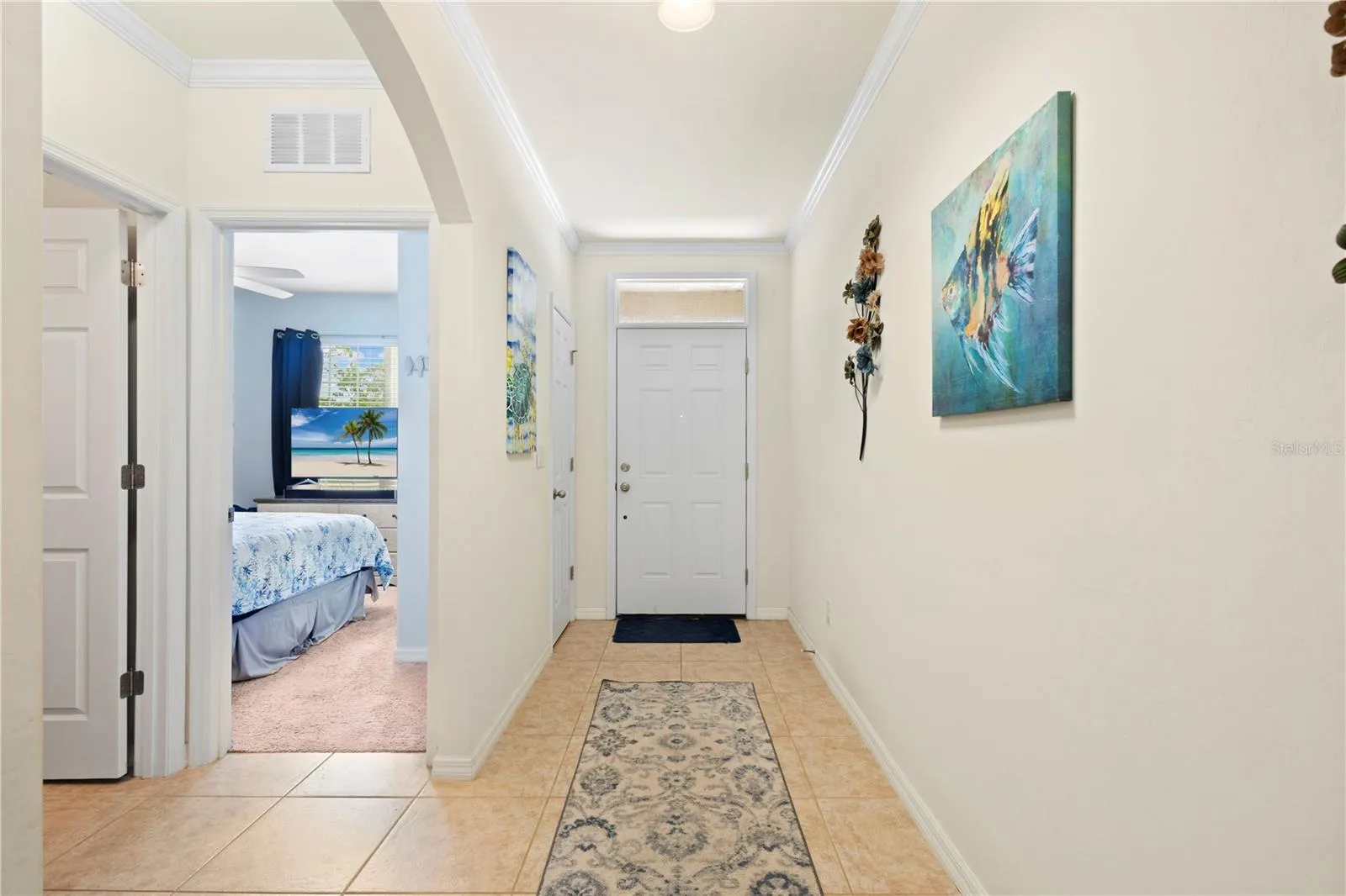 Nice entryway with Crown Molding and Baseboards.