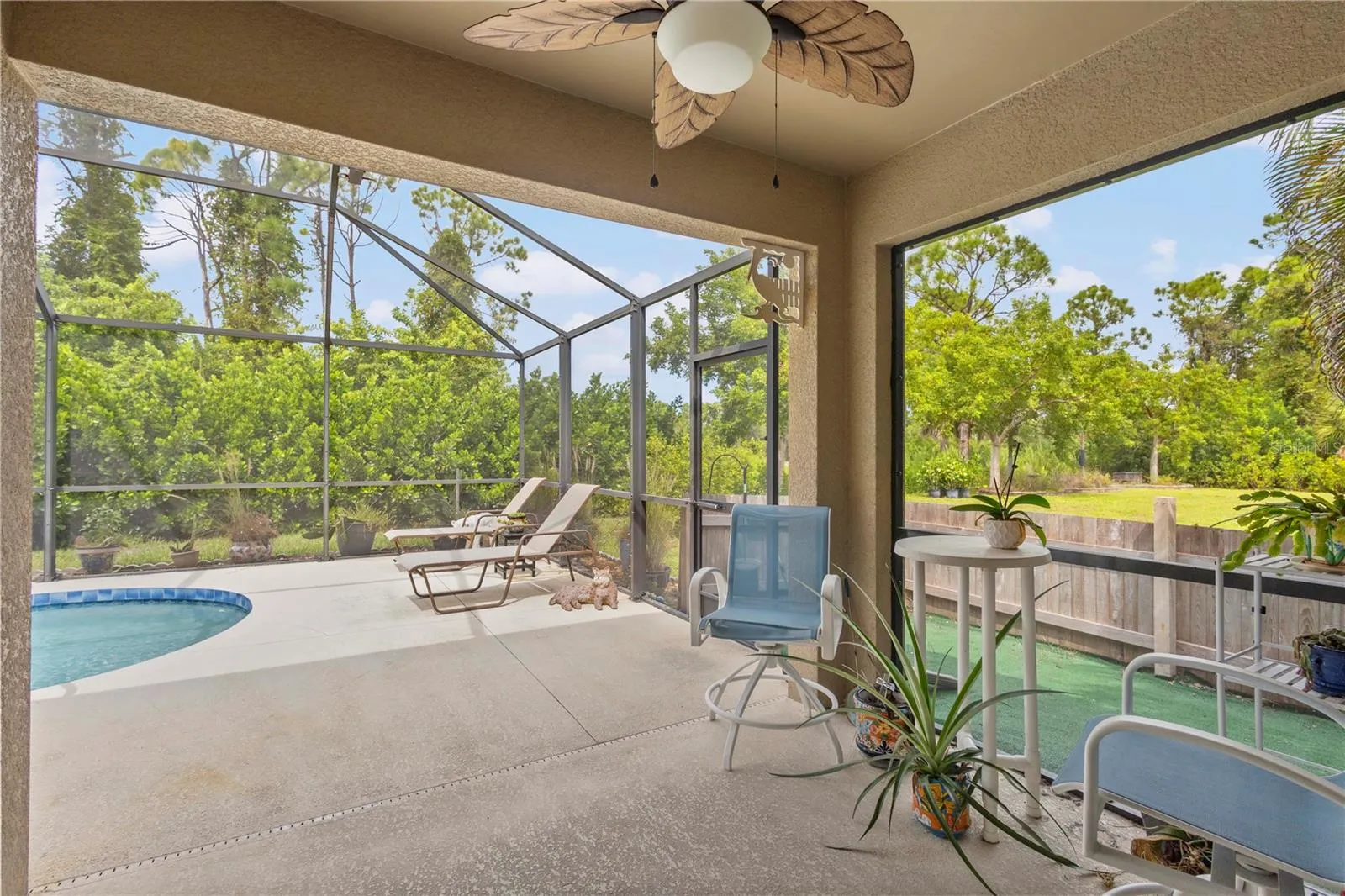 Fenced area off of Lanai for your pets.