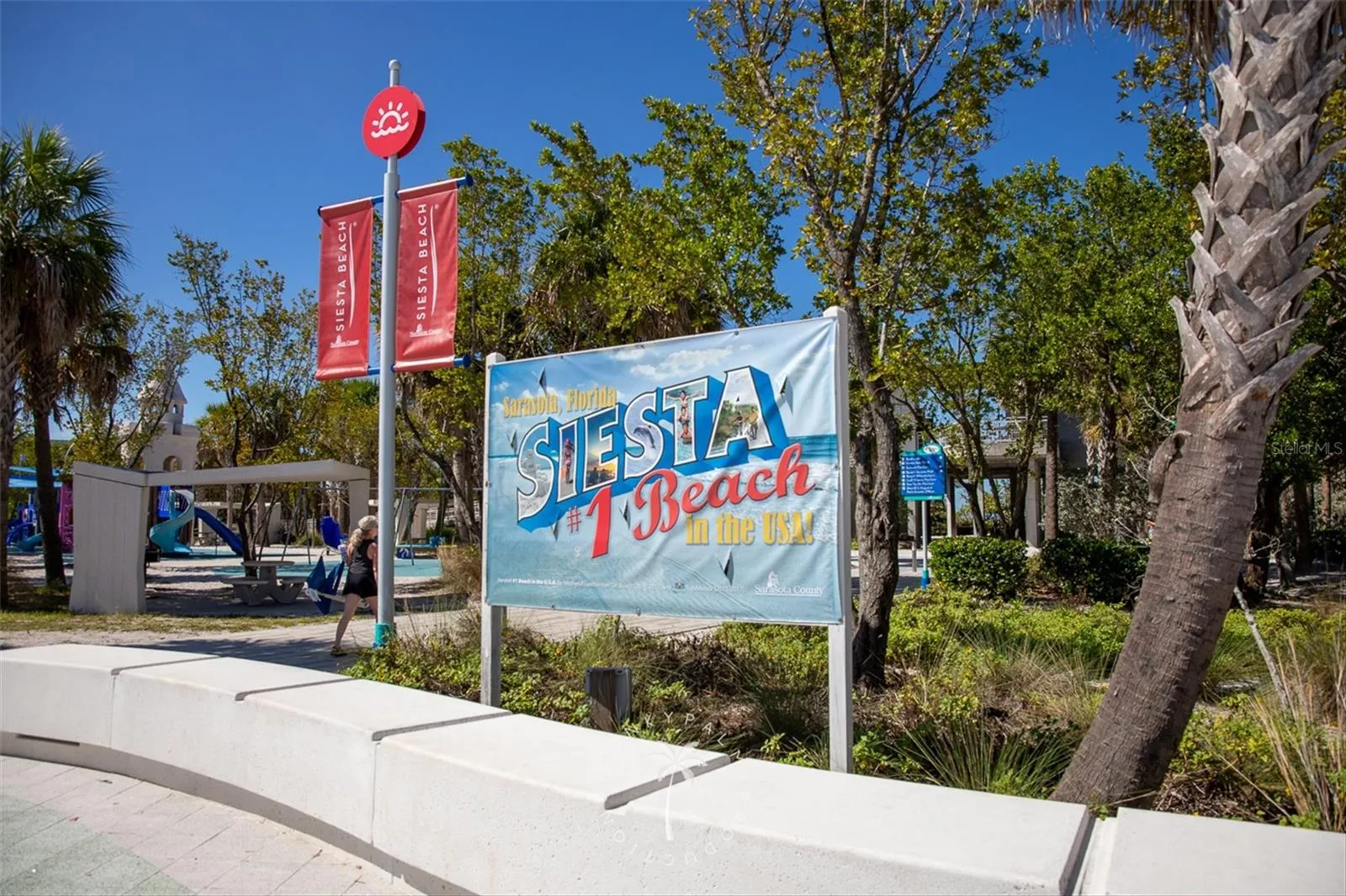 World renowned Siesta Key Beach is within easy reach, adding another iconic Gulf Coast destination near this Nokomis location.