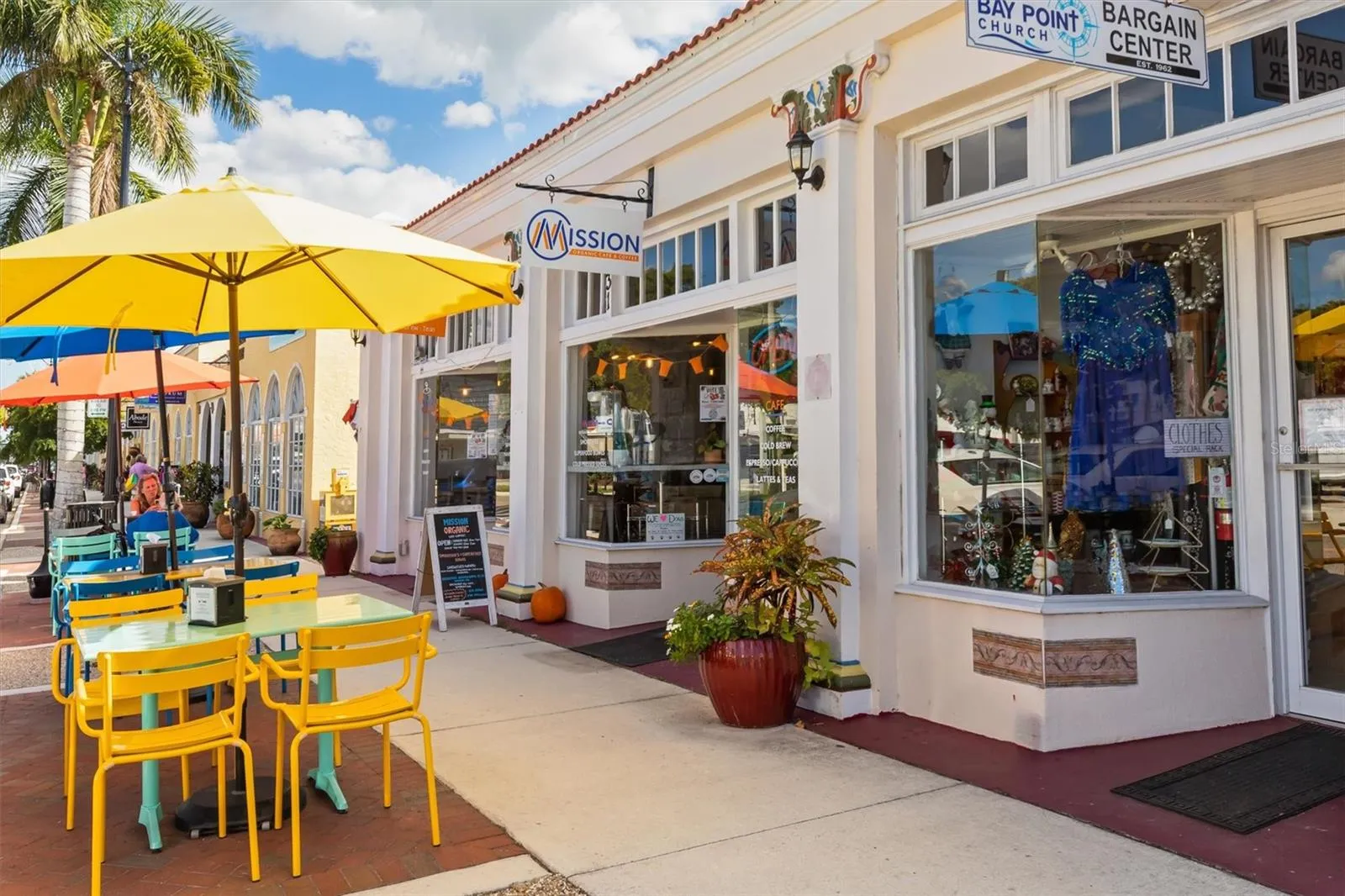 Historic Downtown Venice, Florida near Nokomis with shopping, dining and local attractions