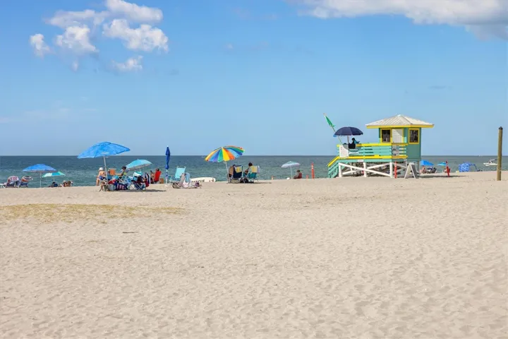 Venice Beach is one of six Gulf beaches within approximately 8 miles of this Nokomis pool home.