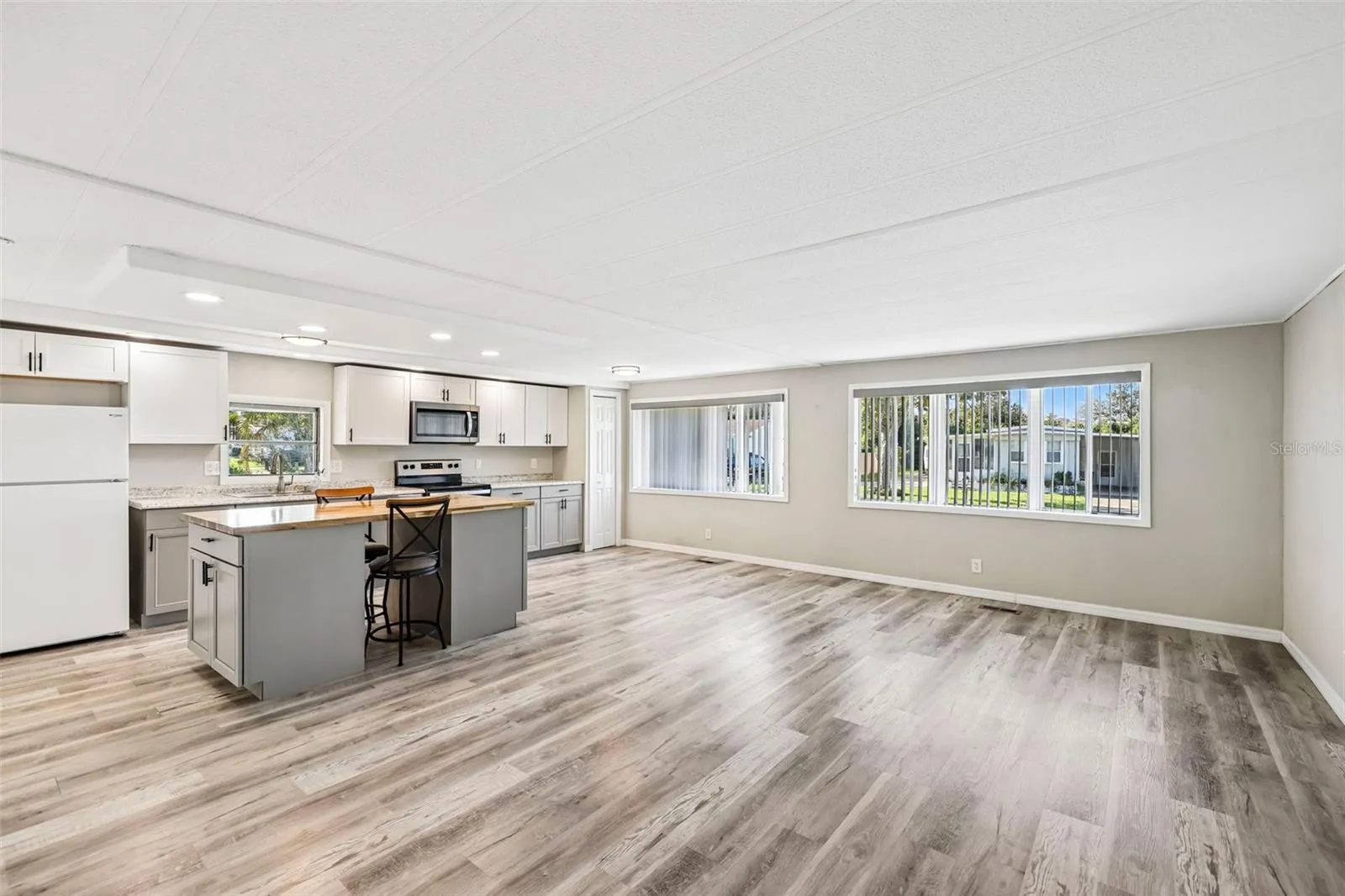 Family room &amp; Kitchen