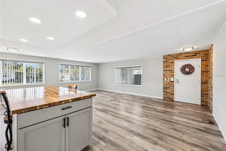 Family room &amp; Kitchen