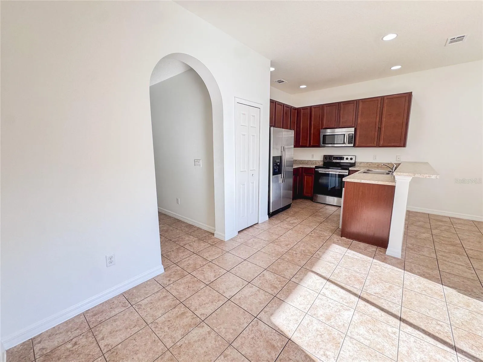 Kitchen and Breakfast Bar