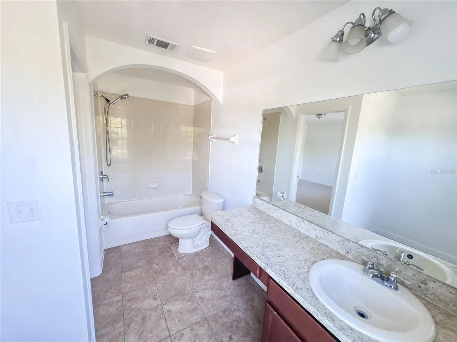 Bathroom 2 - Tub-Shower