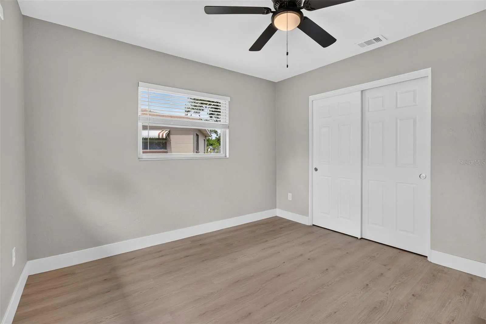 2ND BEDROOM WITH BUILT IN CLOSET